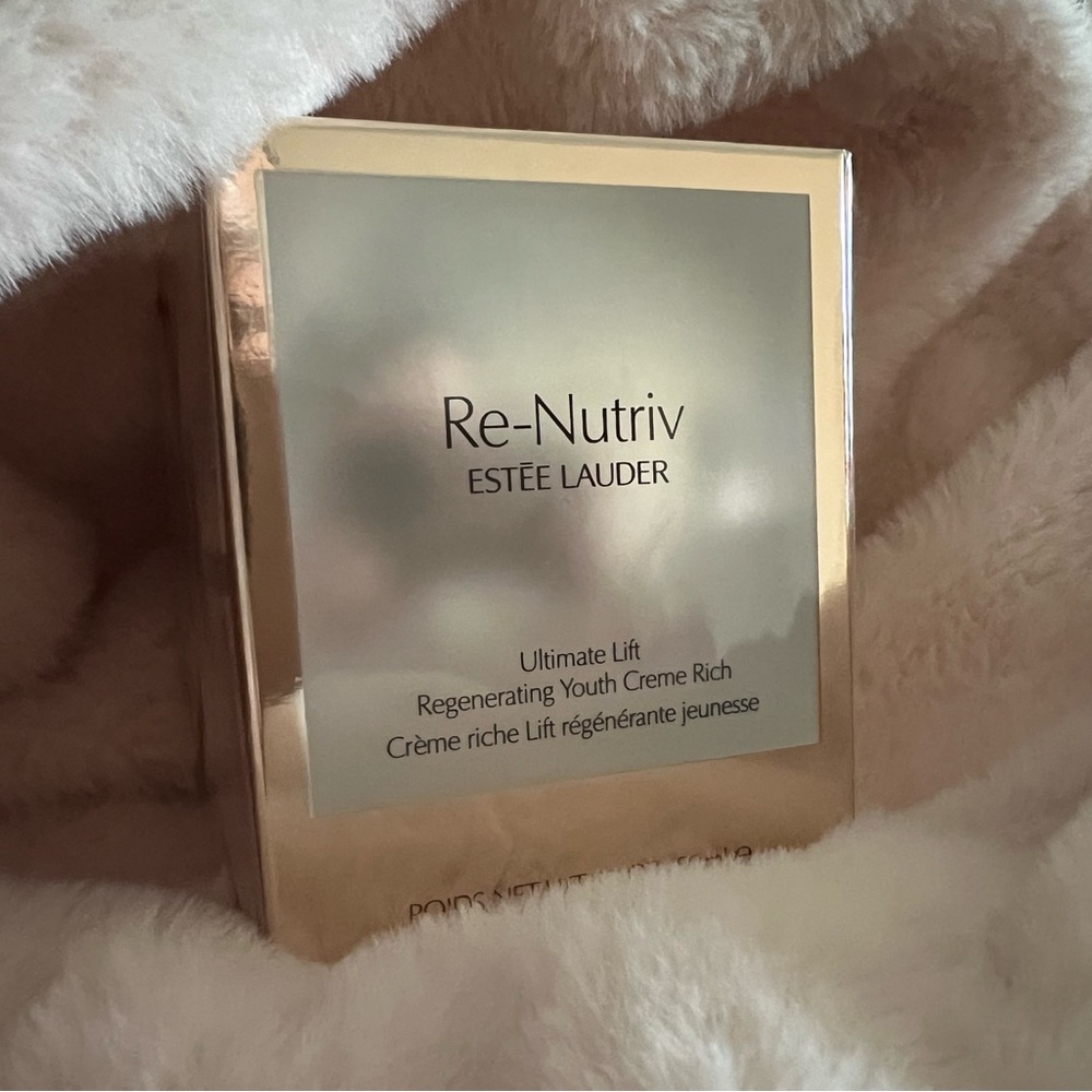 RE-NUTRIV
ULTIMATE LIFT REGENERATING YOUTH MOISTURIZER CREME RICH 1.7oz New SEAL